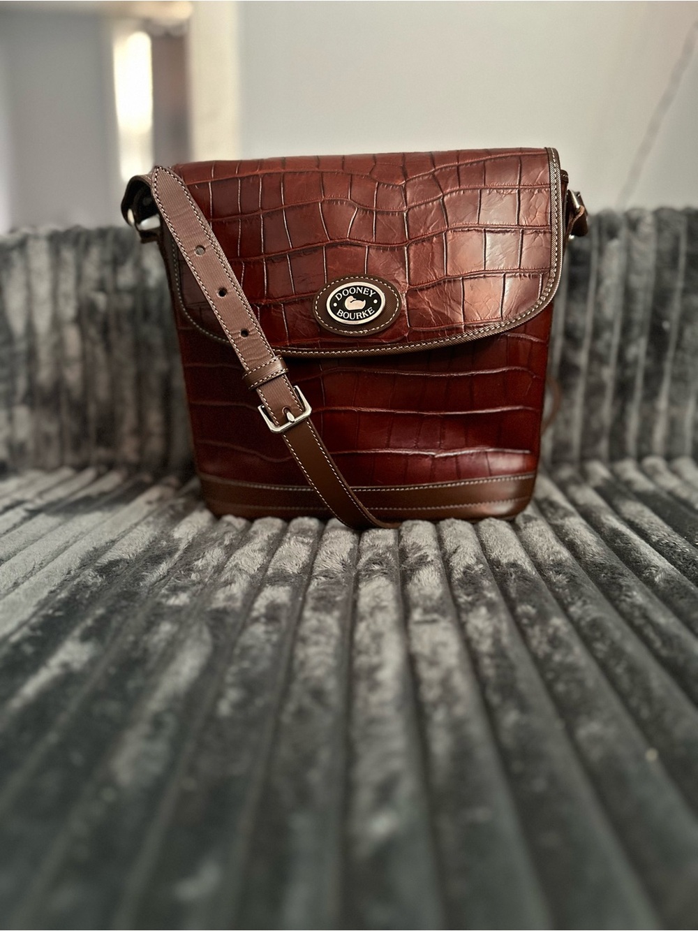 Vintage Dooney & Bourke J907 S3 Large Flap Bag Brown Croco Embossed Leather USA